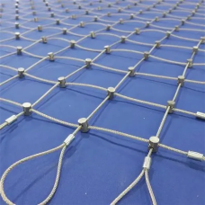 Сетка нержавеющая тросовая с узловым креплением и квадратной ячейкой Н9 7х7 AISI 316 20х20х1 мм